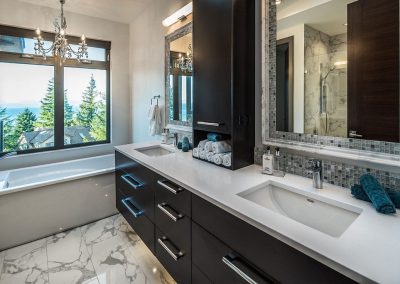Ballenas, bathroom